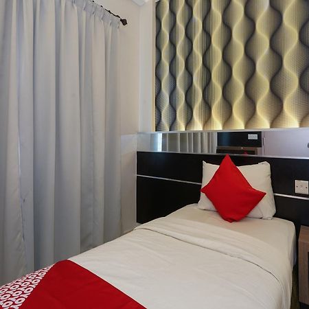 OYO 44083 Hotel Orchard Inn Lumut Exterior foto