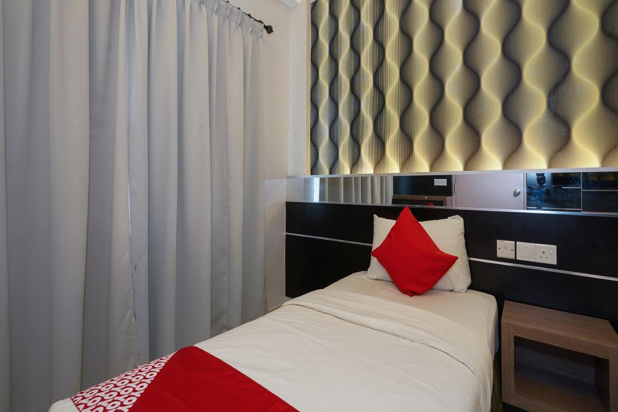 OYO 44083 Hotel Orchard Inn Lumut Exterior foto
