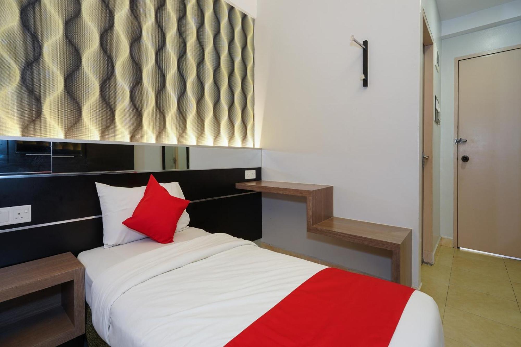 OYO 44083 Hotel Orchard Inn Lumut Exterior foto