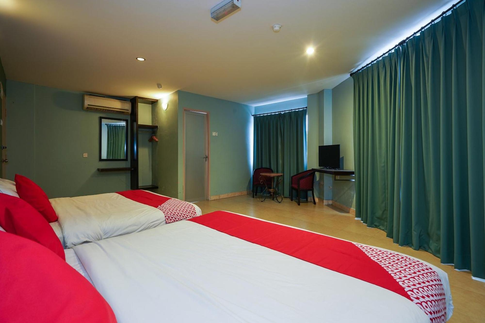 OYO 44083 Hotel Orchard Inn Lumut Exterior foto