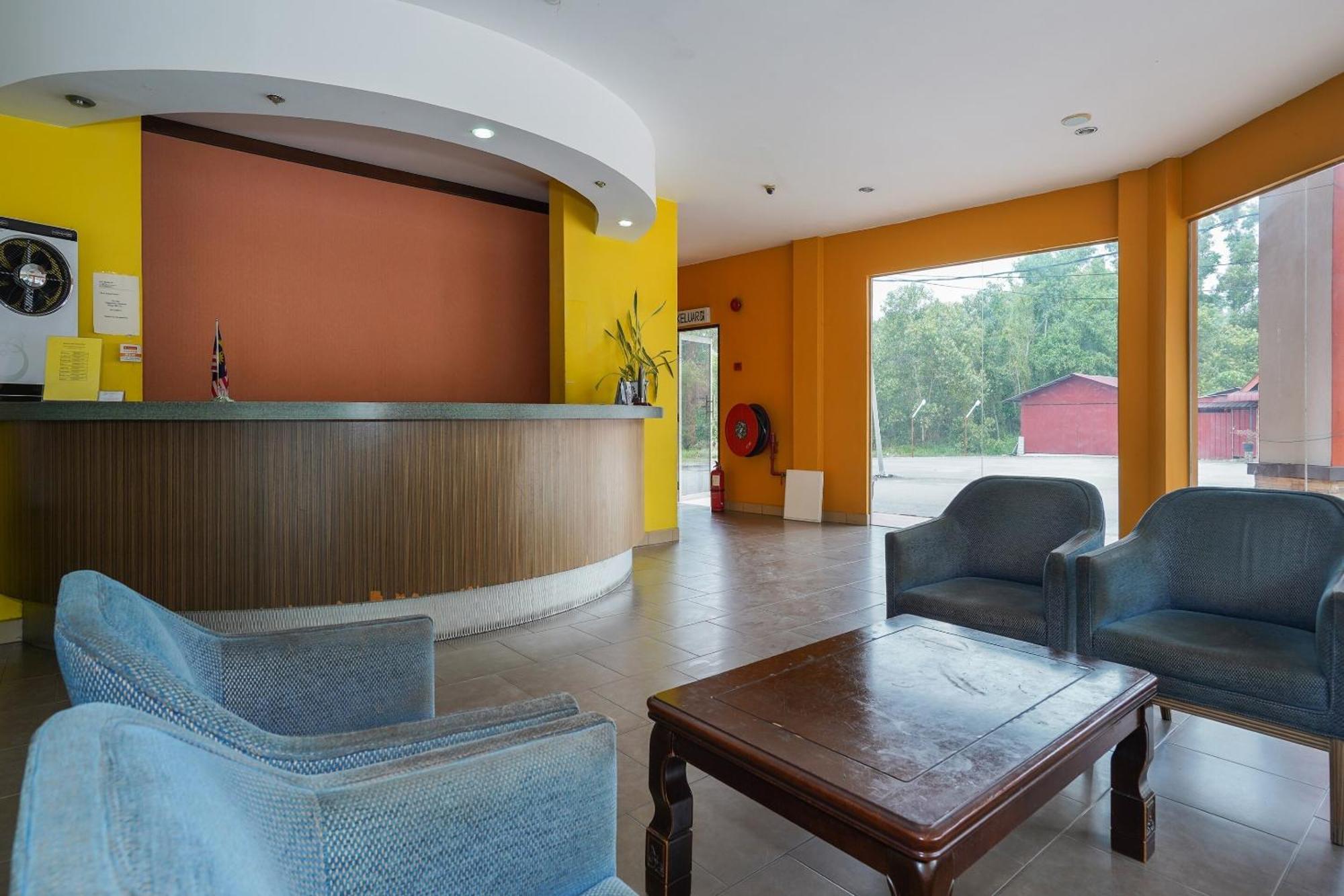 OYO 44083 Hotel Orchard Inn Lumut Exterior foto