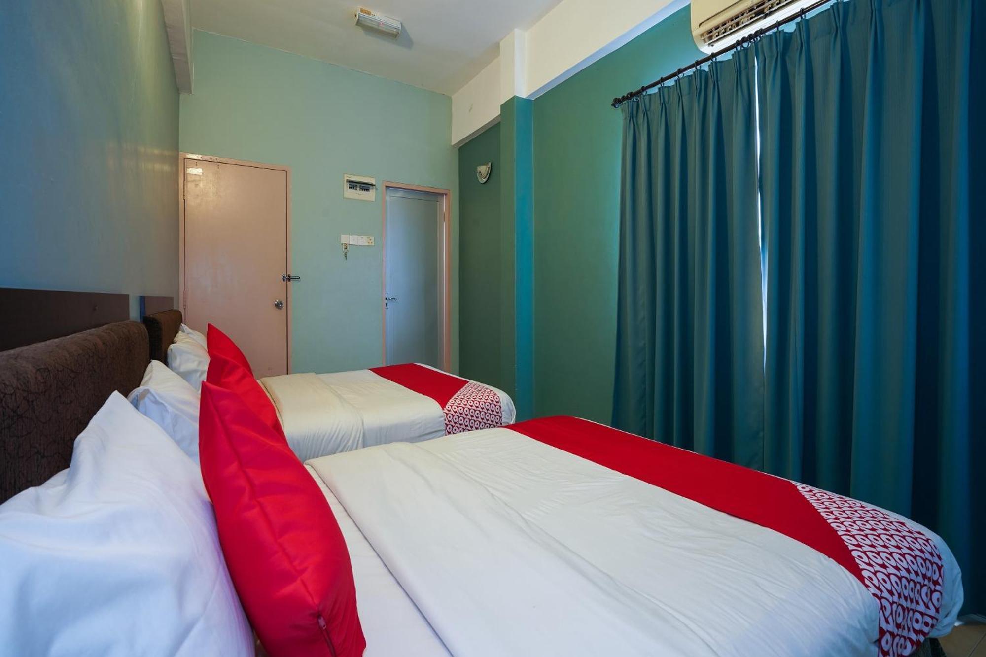 OYO 44083 Hotel Orchard Inn Lumut Exterior foto