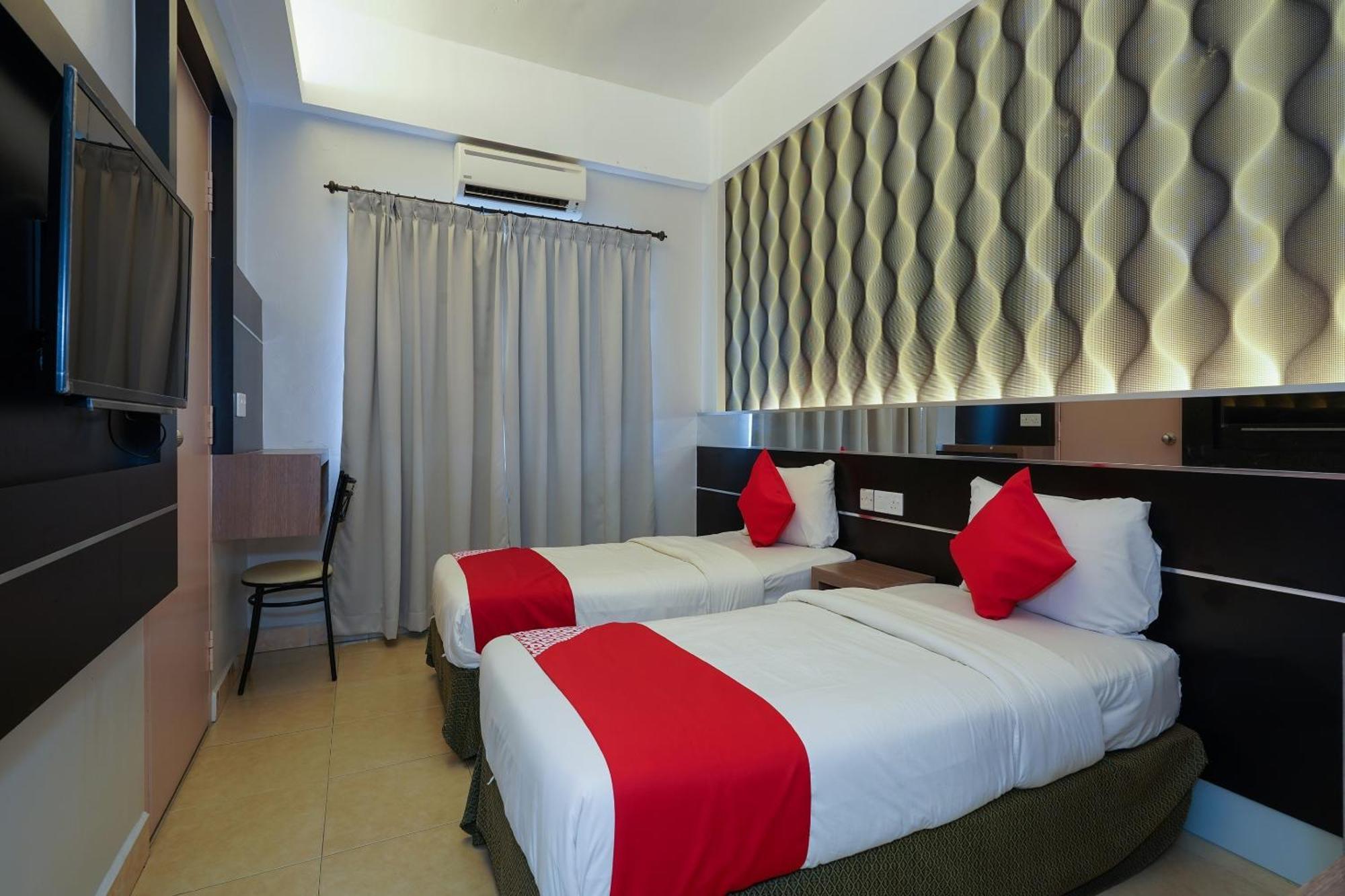 OYO 44083 Hotel Orchard Inn Lumut Exterior foto