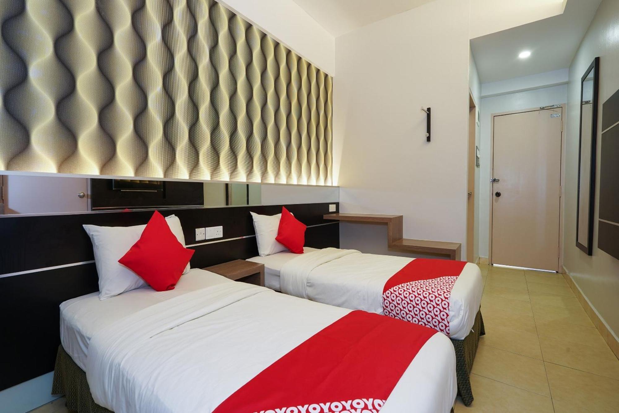 OYO 44083 Hotel Orchard Inn Lumut Exterior foto
