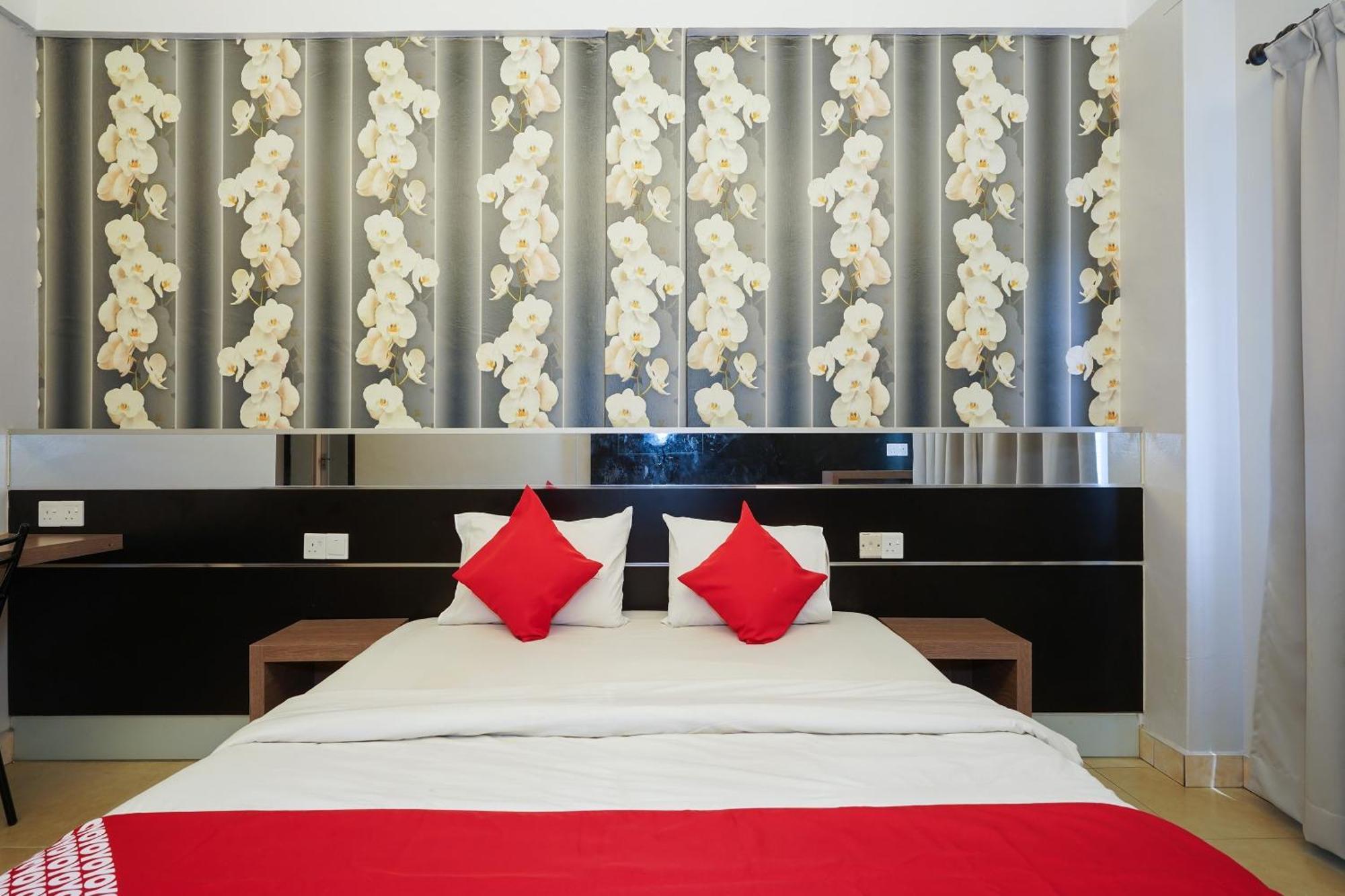 OYO 44083 Hotel Orchard Inn Lumut Exterior foto